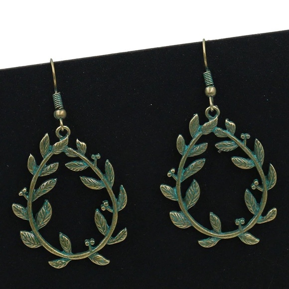 Vintage Green Leaf Trimmed in Gold Earrings,Drop Earrings - Picture 3 of 4